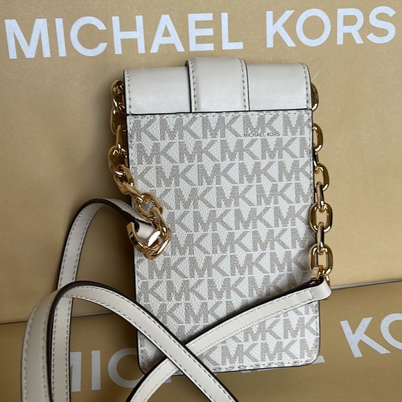 Michael Kors Carmen Small Logo Smartphone Crossbody Bag
Light Cream Multi - Picture 5 of 16